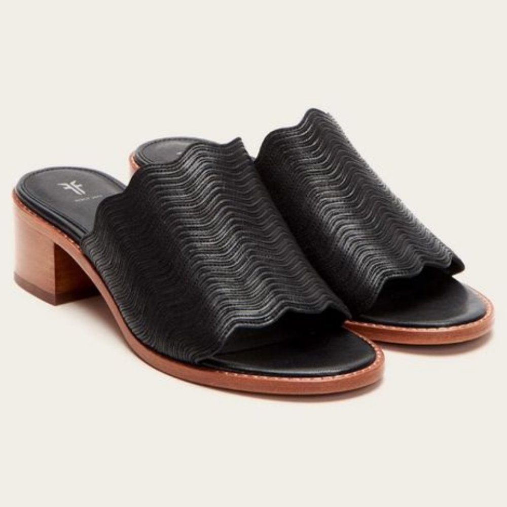 FRYE Cindy Black Leather Wave Sandals Size 10 w/Box
